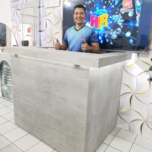 Render avanzado de diseño de mostrador en Blender con acabados realistas